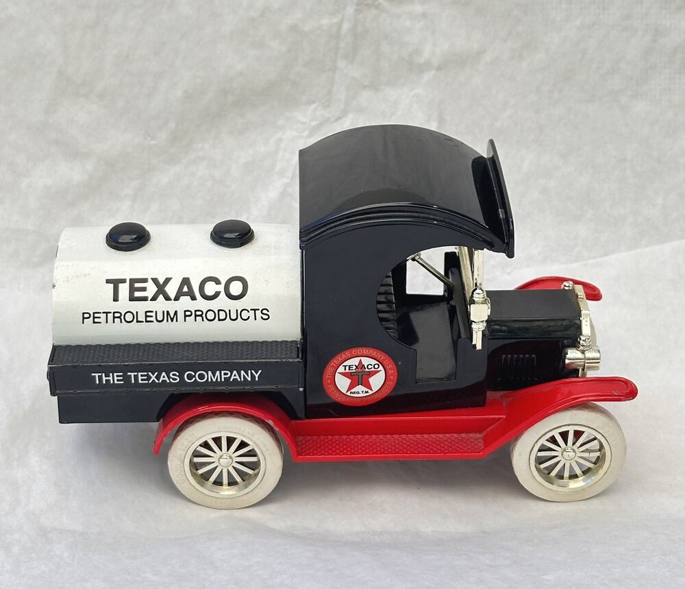 A35 ERTL 1918 Ford Model T Runabout Truck Coin Bank Texaco Die Cast Texas Co.